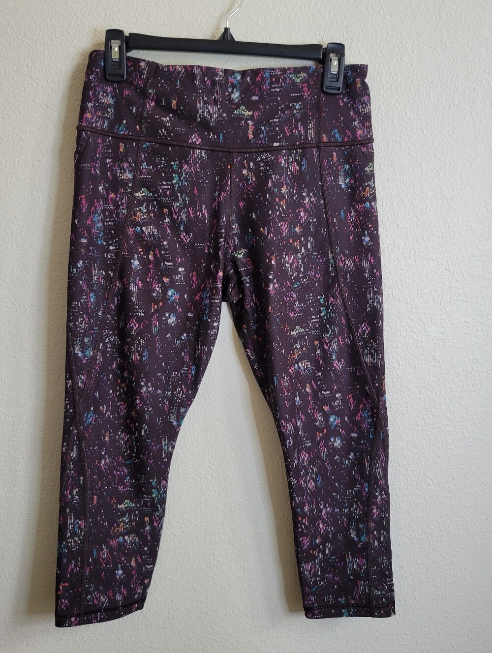 Athleta Brown/Multi Color Pattern Lighnting City Lights Capri Pants Medium.